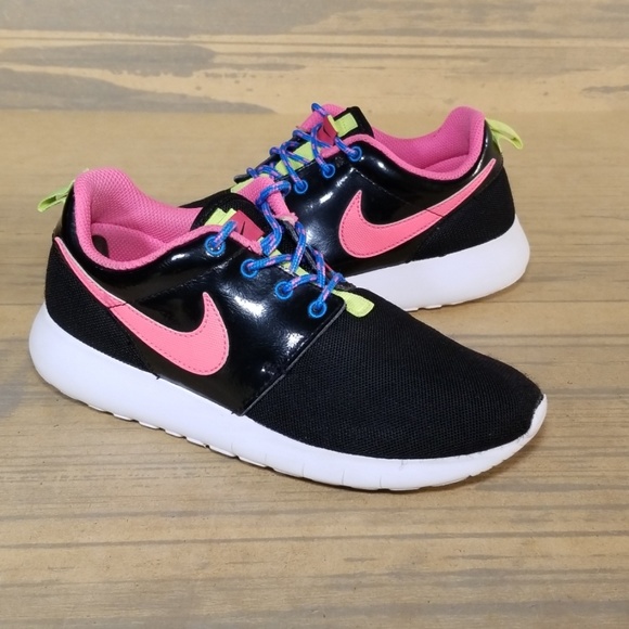***SOLD***Nike Kids Roshe One Sneakers - Picture 5 of 8